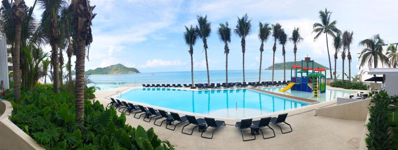 Viaggio Resort Mazatlan Exterior photo Pool at the resort