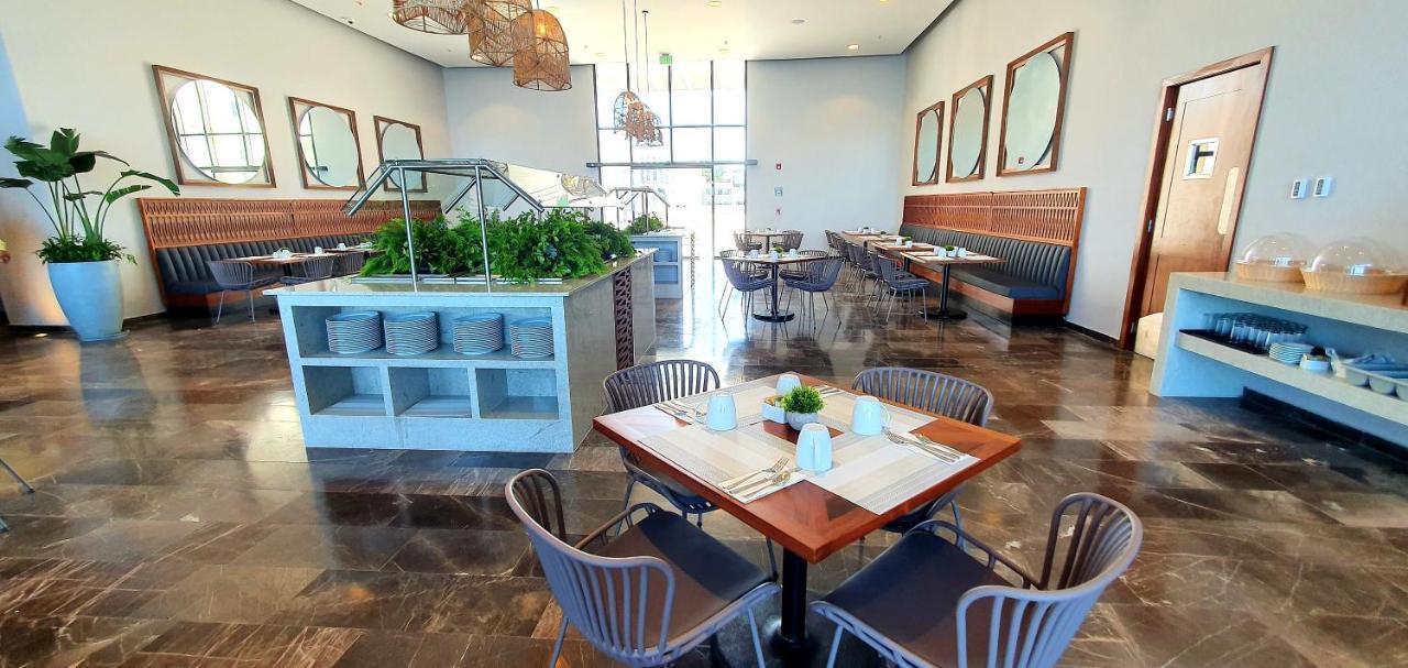 Viaggio Resort Mazatlan Exterior photo The interior of the restaurant